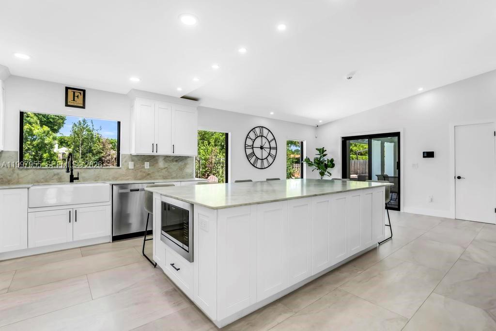 8611 SW 82nd Ter Miami, FL 33143