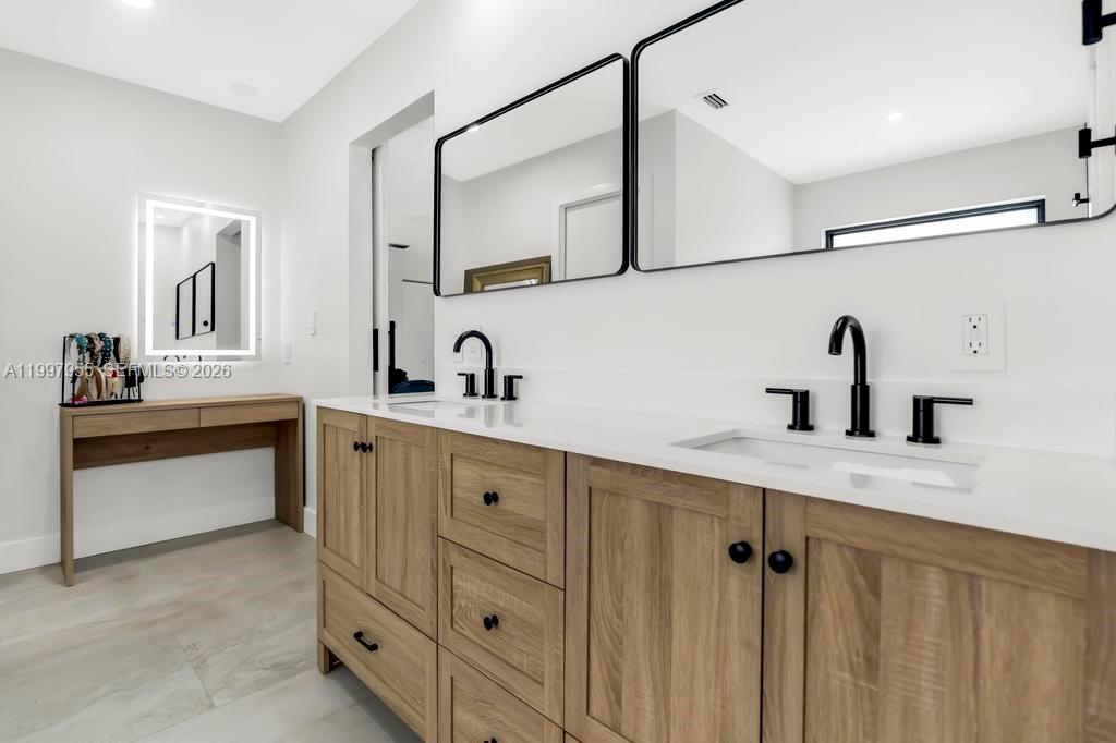 8611 SW 82nd Ter Miami, FL 33143