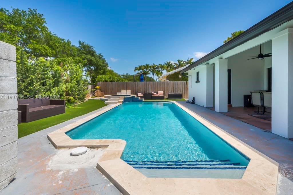 8611 SW 82nd Ter Miami, FL 33143