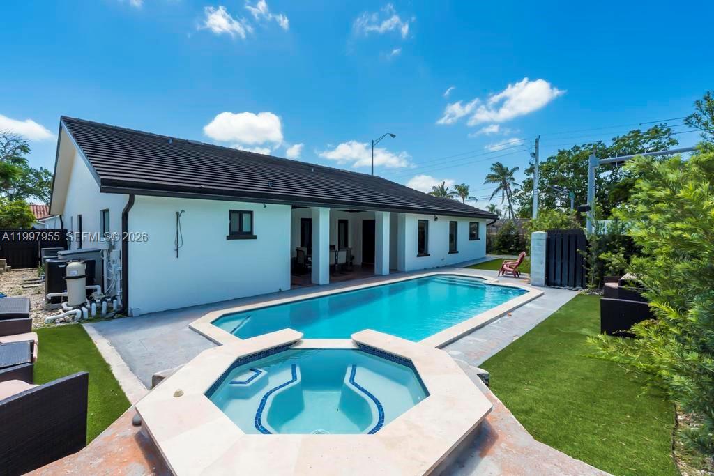 8611 SW 82nd Ter Miami, FL 33143