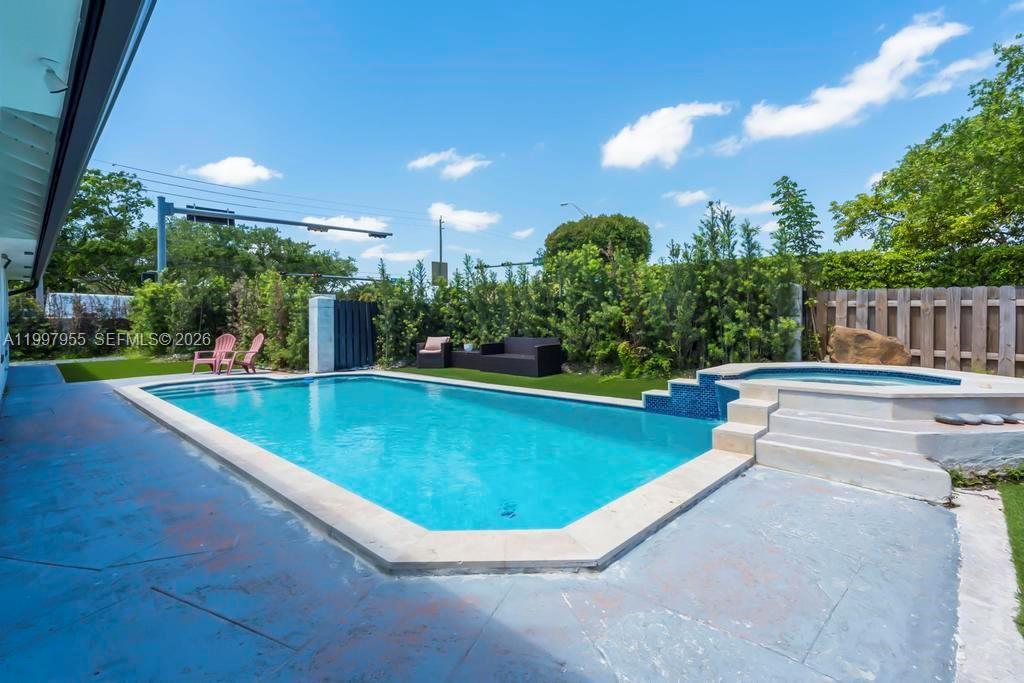 8611 SW 82nd Ter Miami, FL 33143