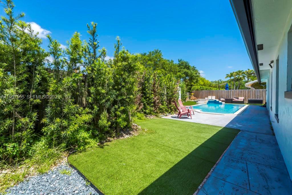 8611 SW 82nd Ter Miami, FL 33143