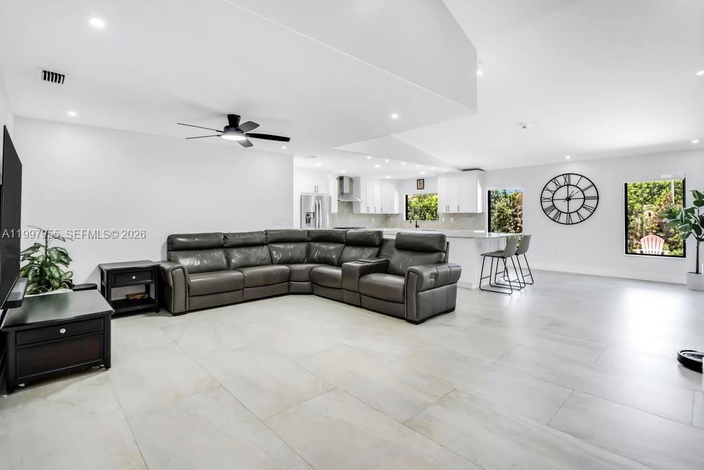 8611 SW 82nd Ter Miami, FL 33143