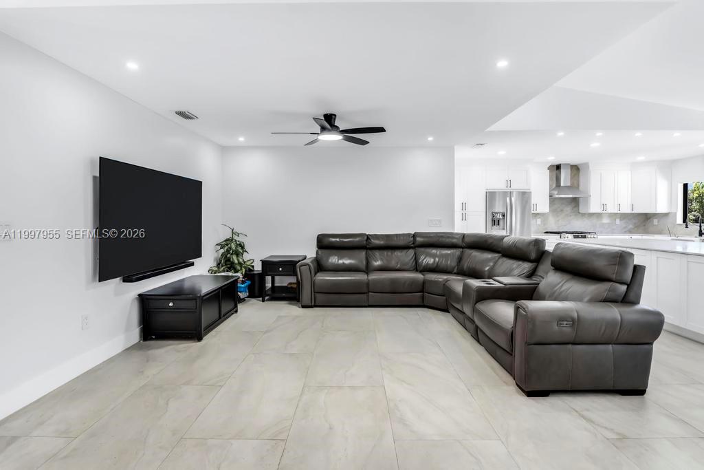 8611 SW 82nd Ter Miami, FL 33143