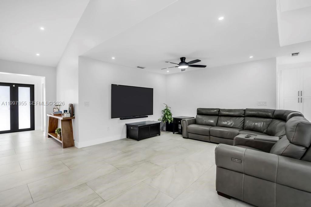 8611 SW 82nd Ter Miami, FL 33143