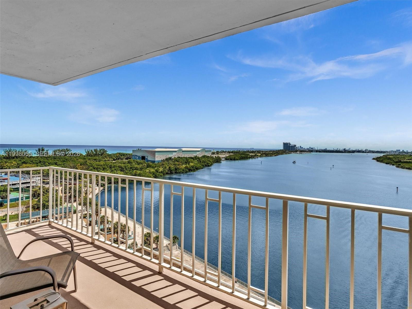 image Arlen House West32