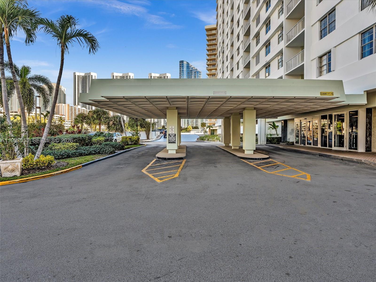 image Arlen House West44