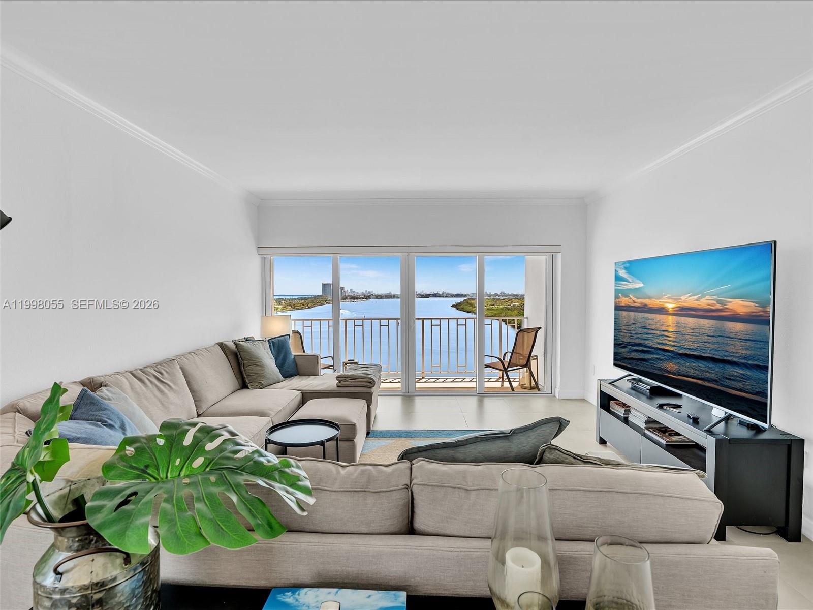 image Arlen House West7