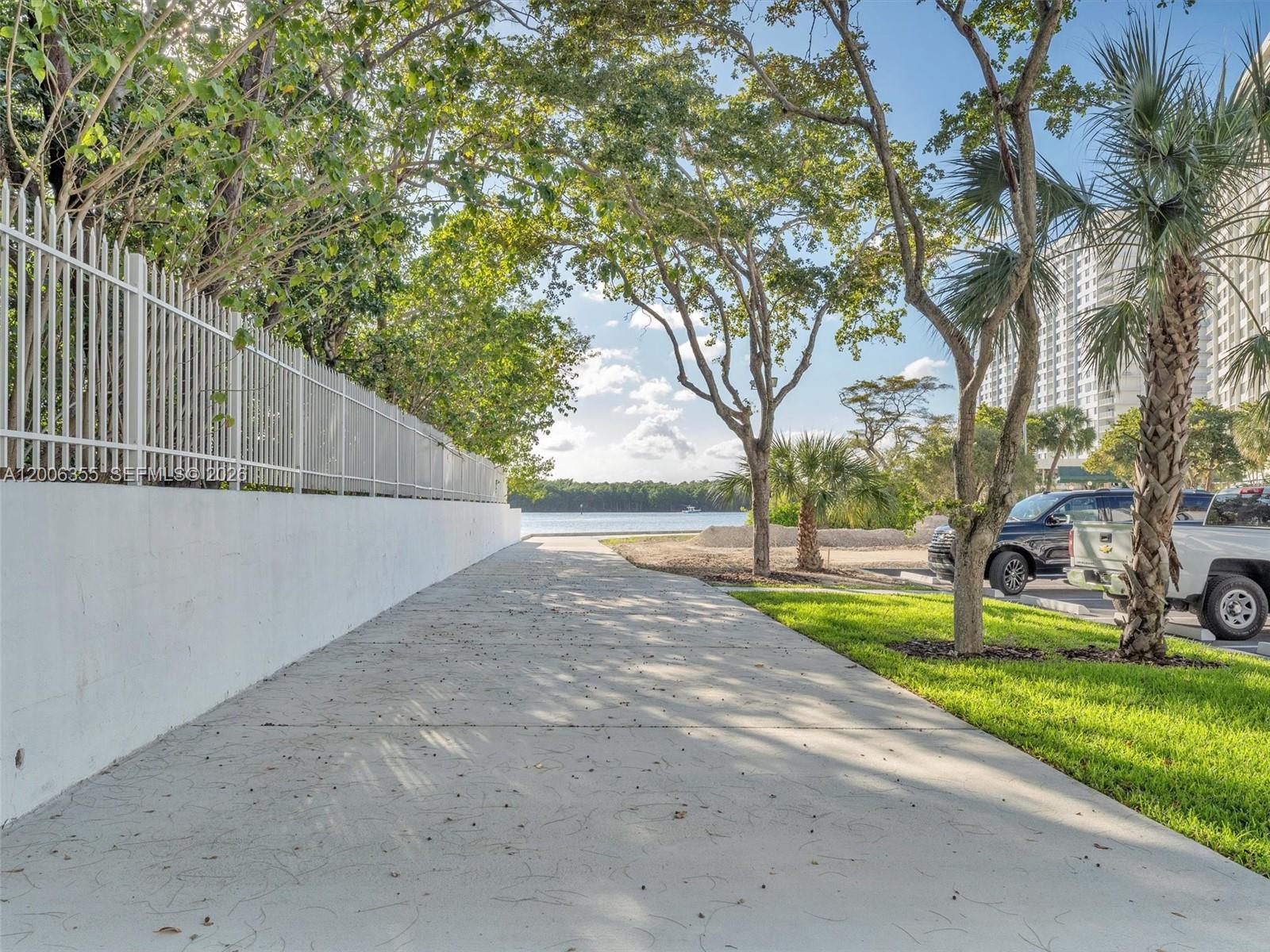 image Arlen House East25