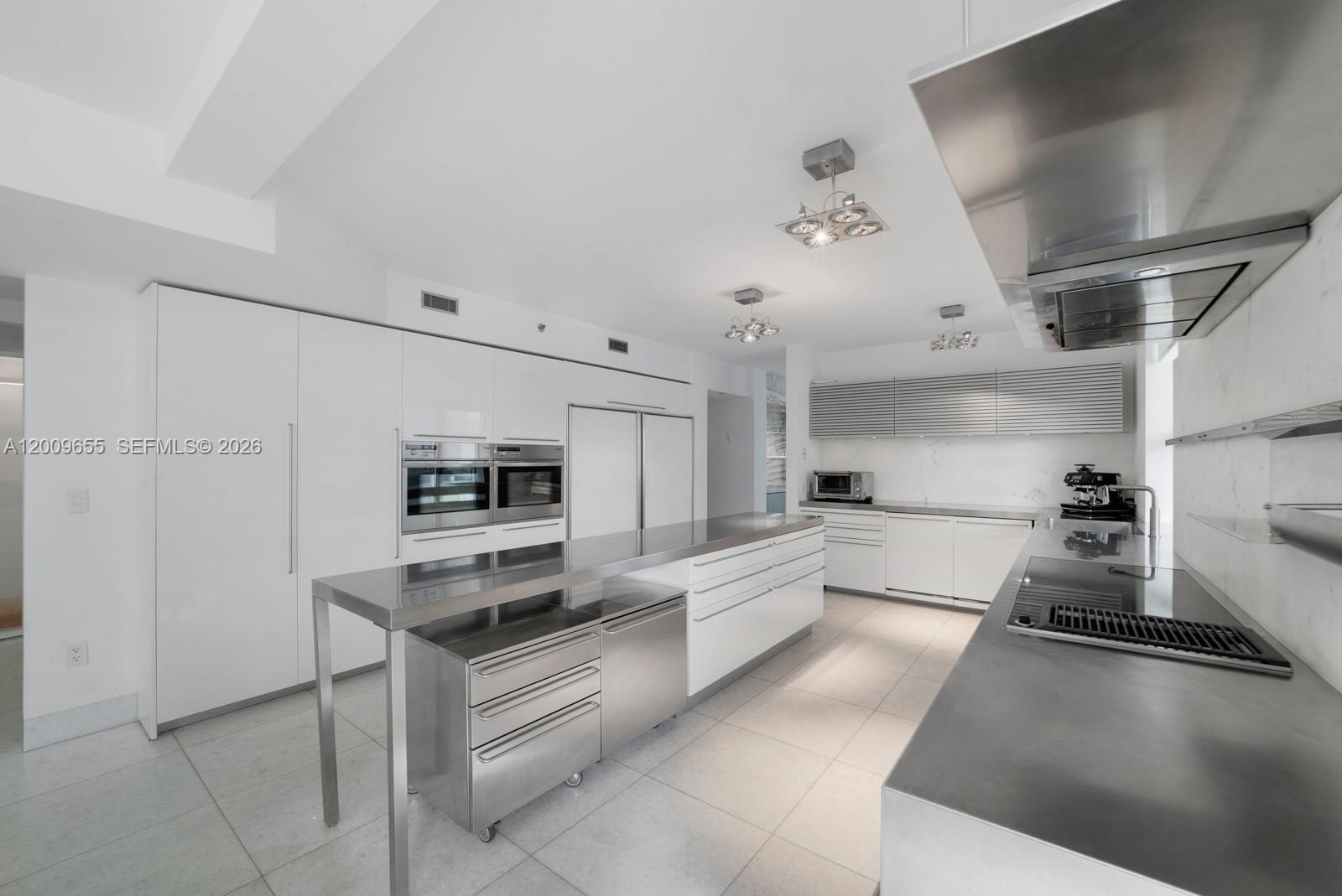 5801 Collins Ave #1200 Miami Beach, FL 33140