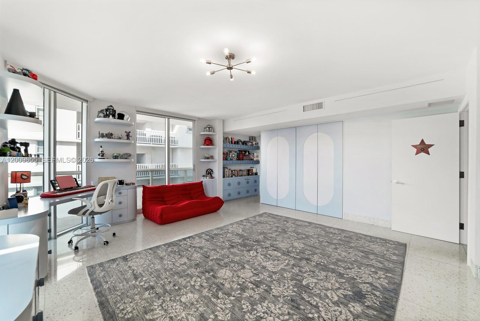 5801 Collins Ave #1200 Miami Beach, FL 33140