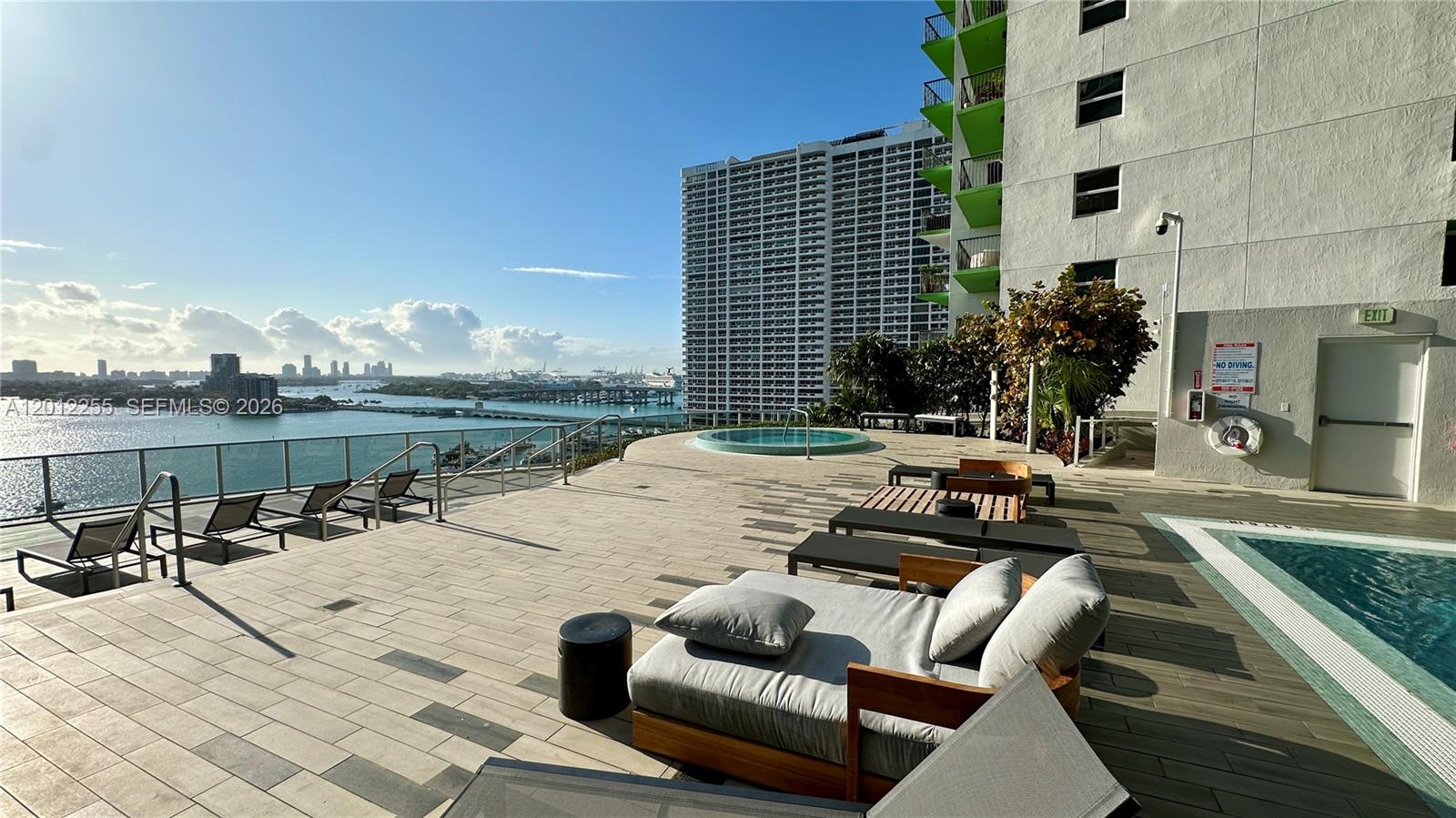 image Aria on the Bay52