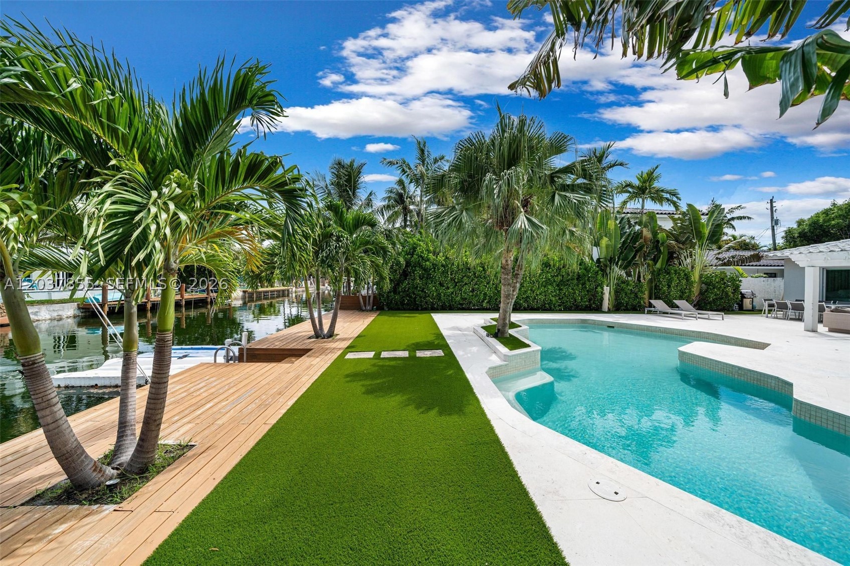 1835 Daytonia Rd Miami Beach, FL 33141