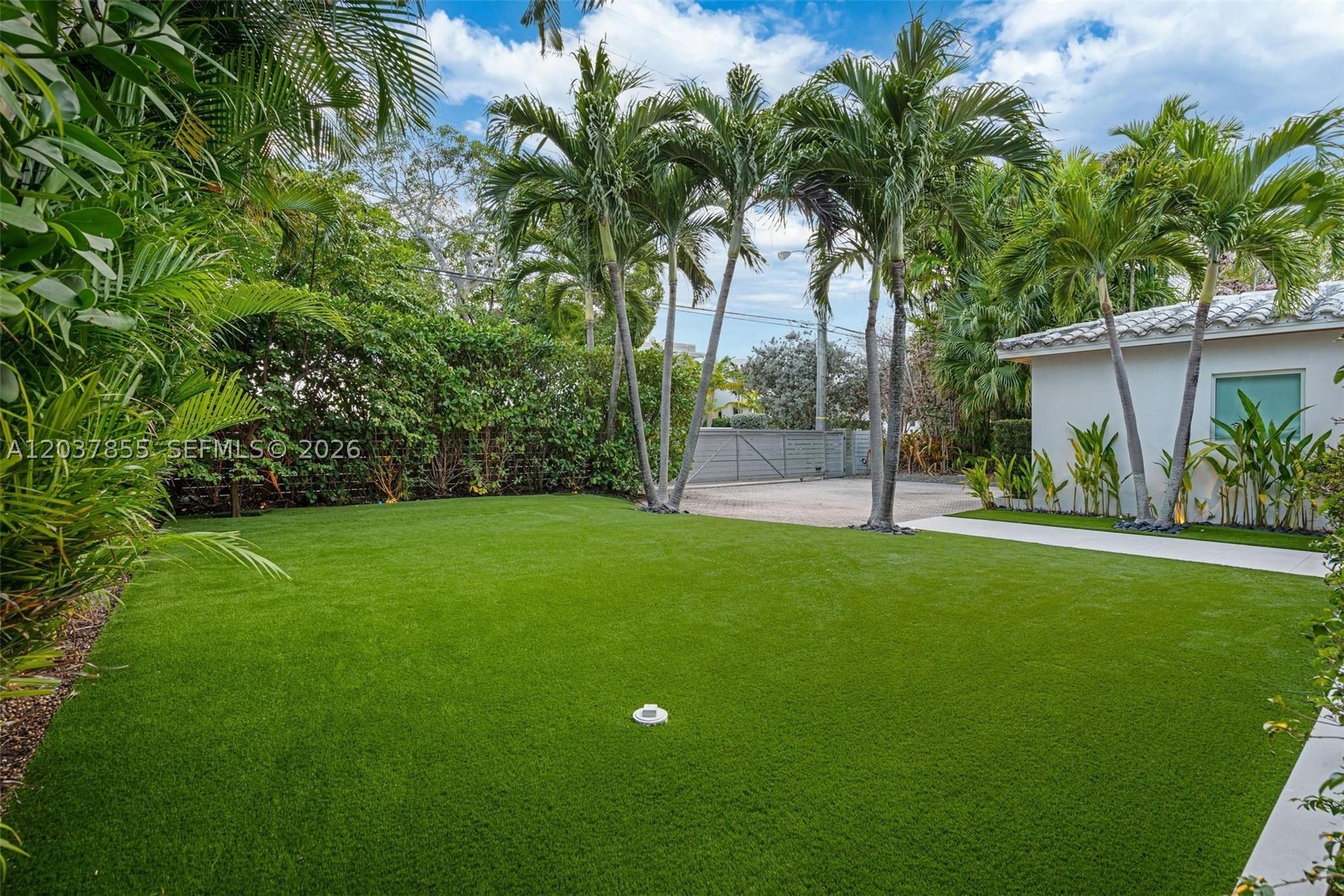 1835 Daytonia Rd Miami Beach, FL 33141