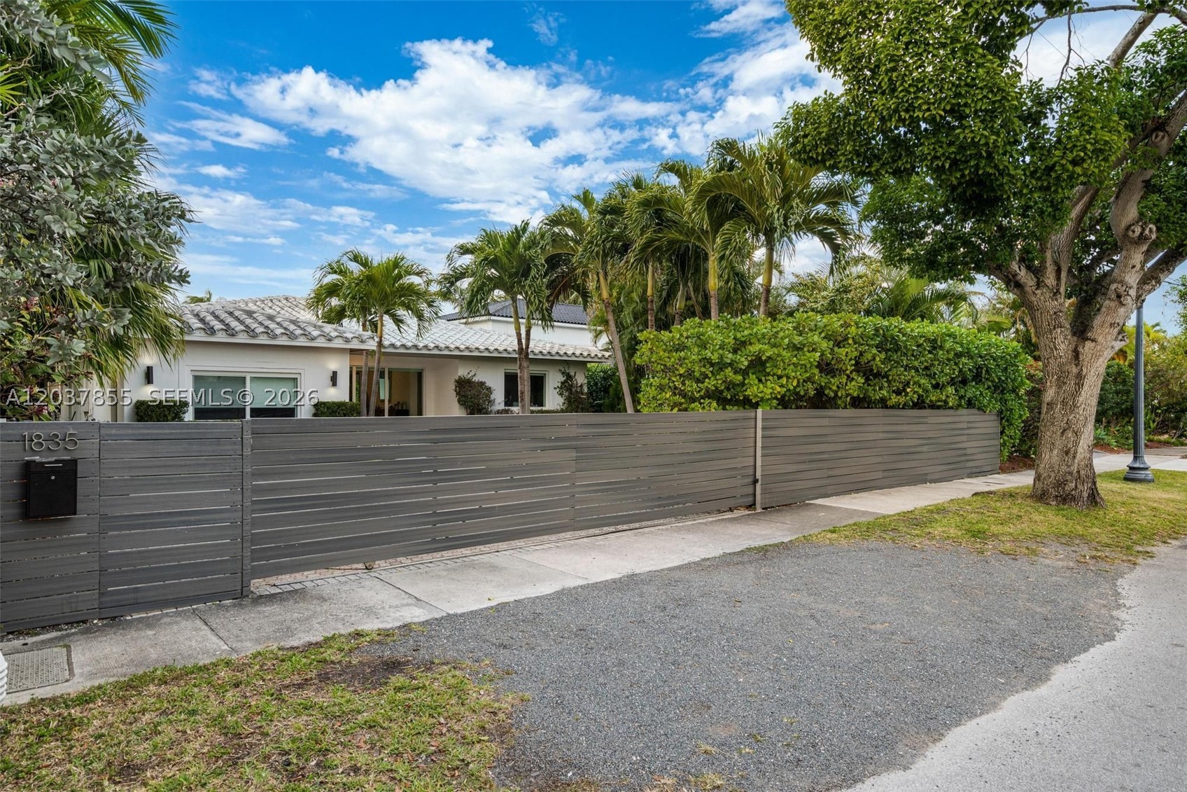 1835 Daytonia Rd Miami Beach, FL 33141