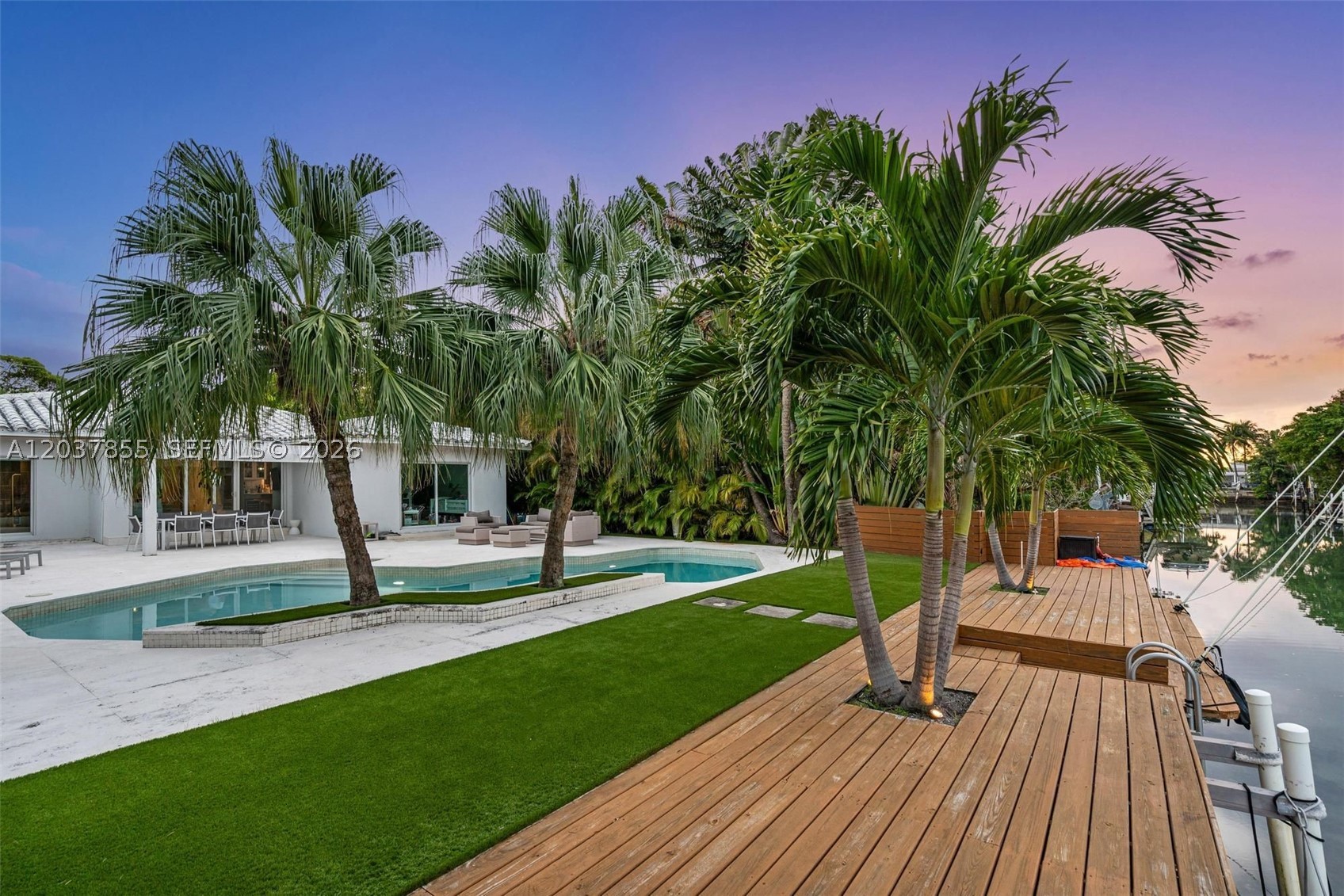 1835 Daytonia Rd Miami Beach, FL 33141