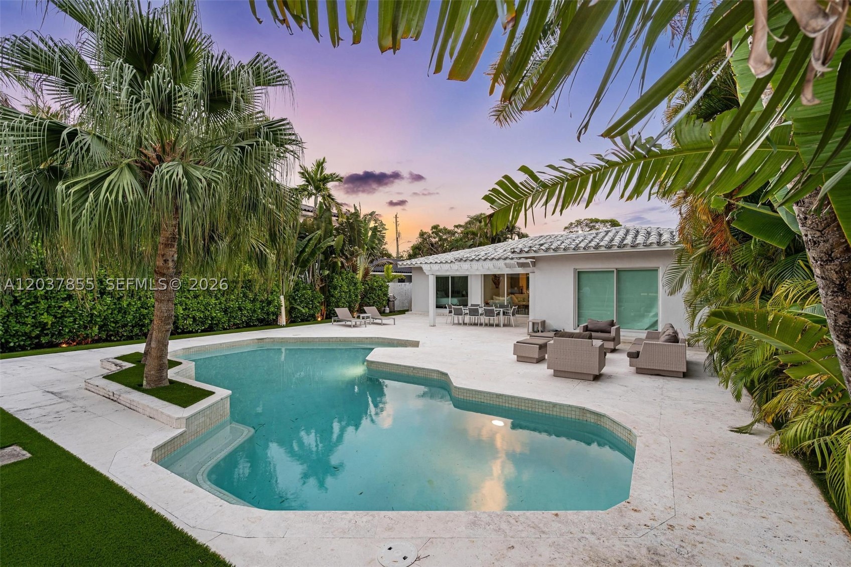 1835 Daytonia Rd Miami Beach, FL 33141