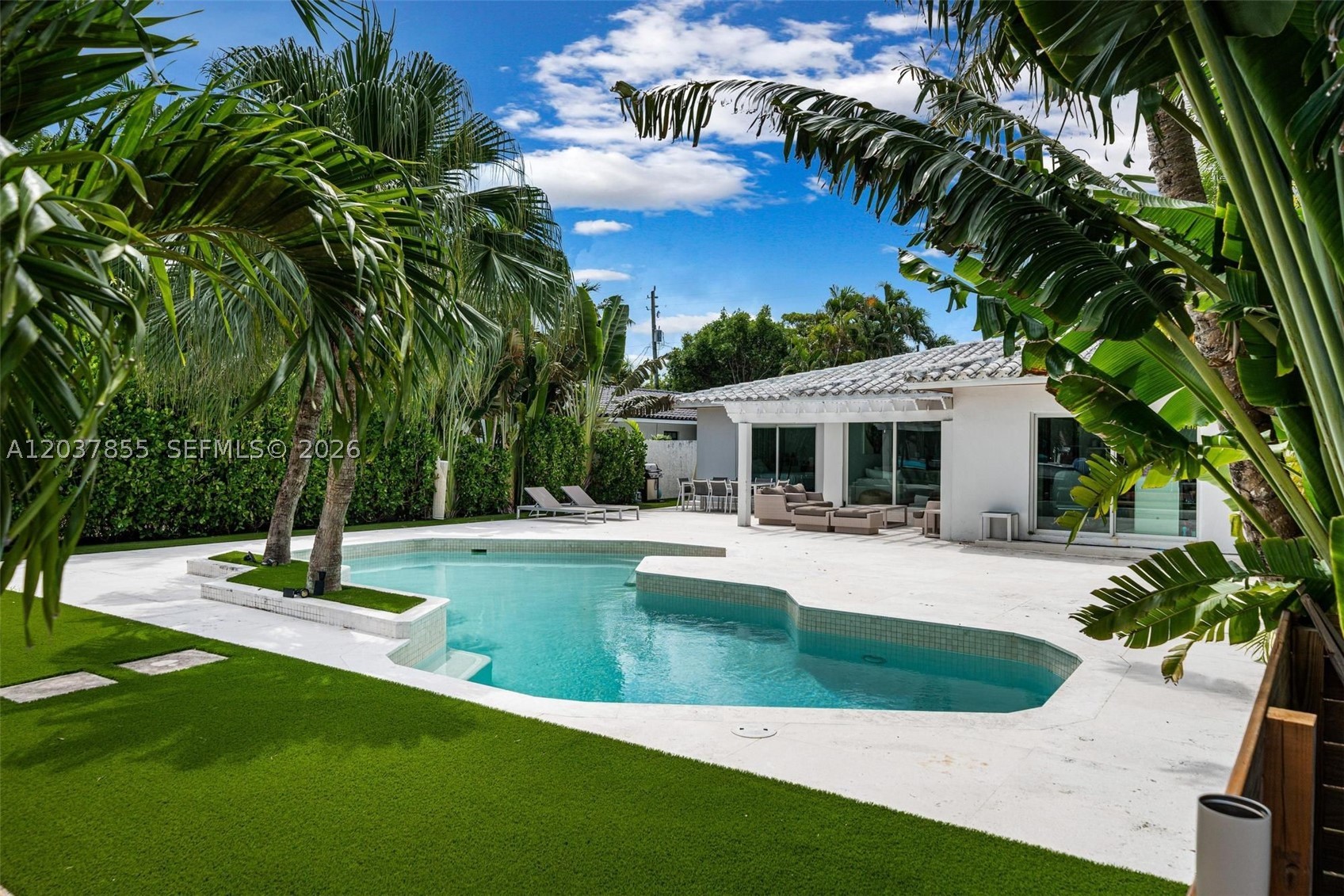 1835 Daytonia Rd Miami Beach, FL 33141