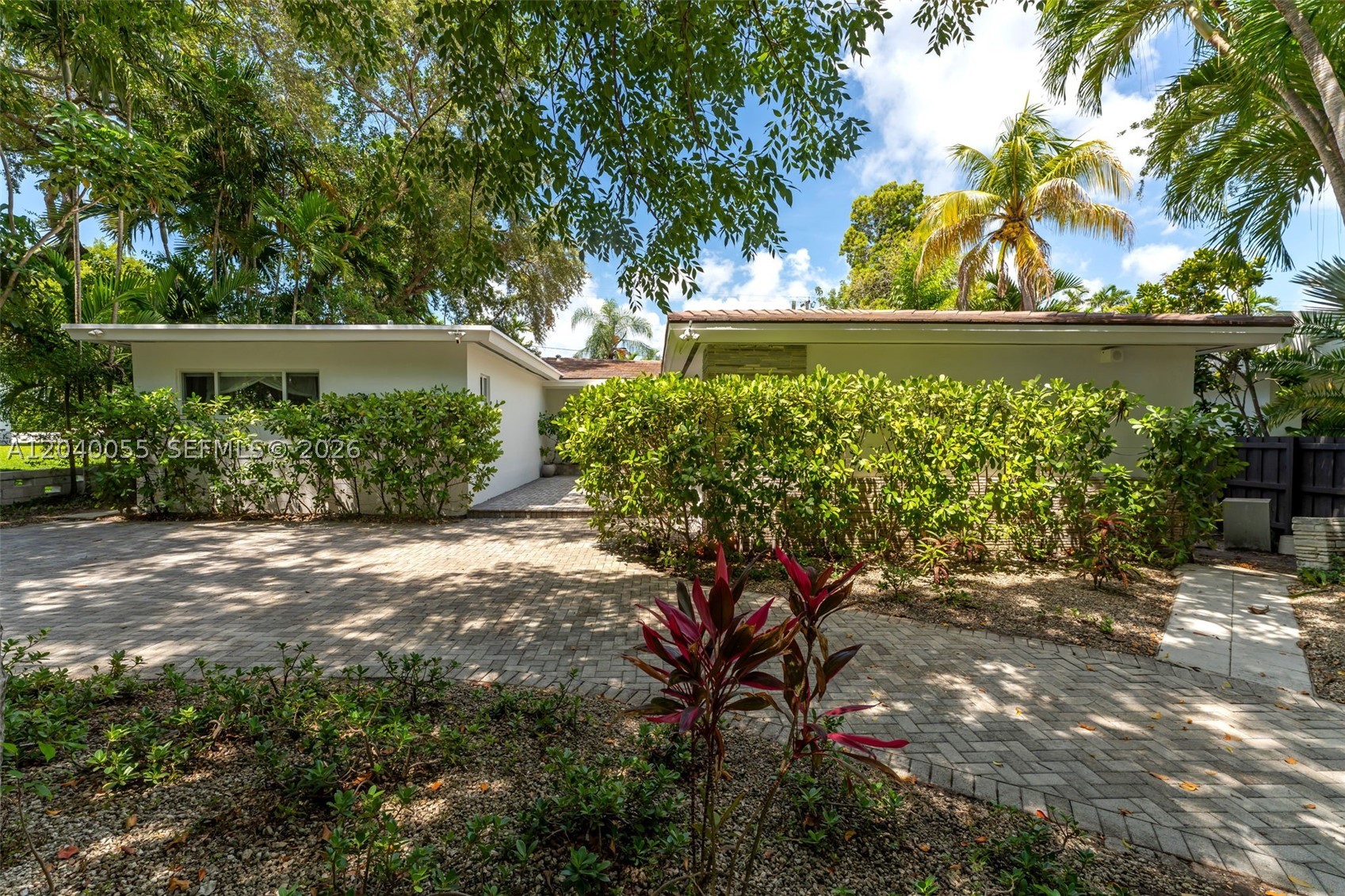 8 Pinta Rd Miami, FL 33133