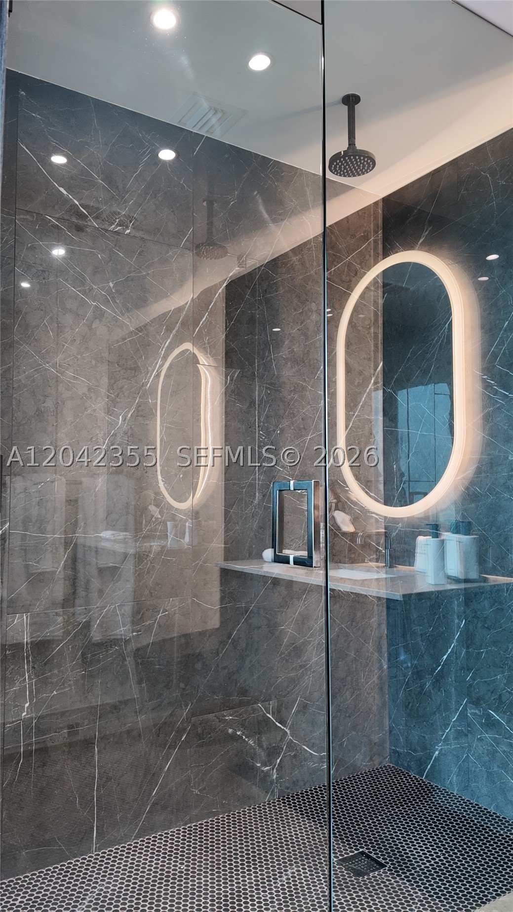 image E11EVEN Hotel & Residences9