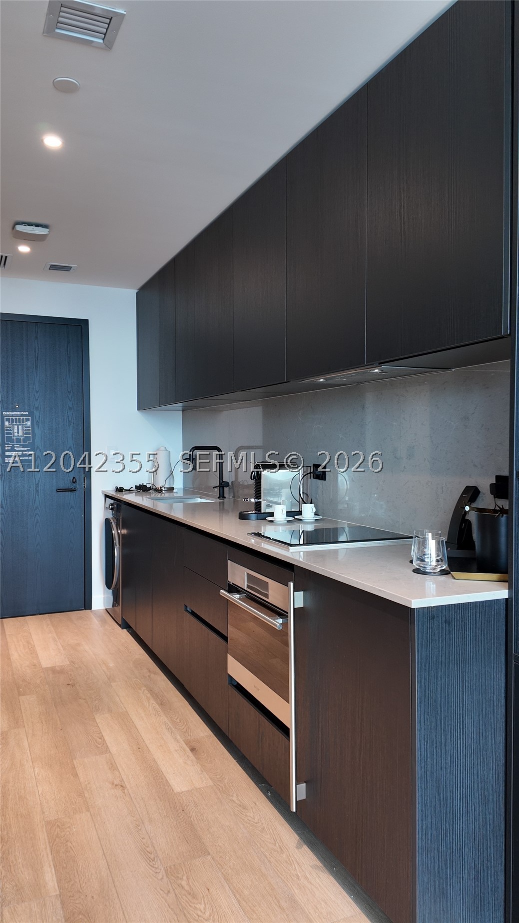 image E11EVEN Hotel & Residences14