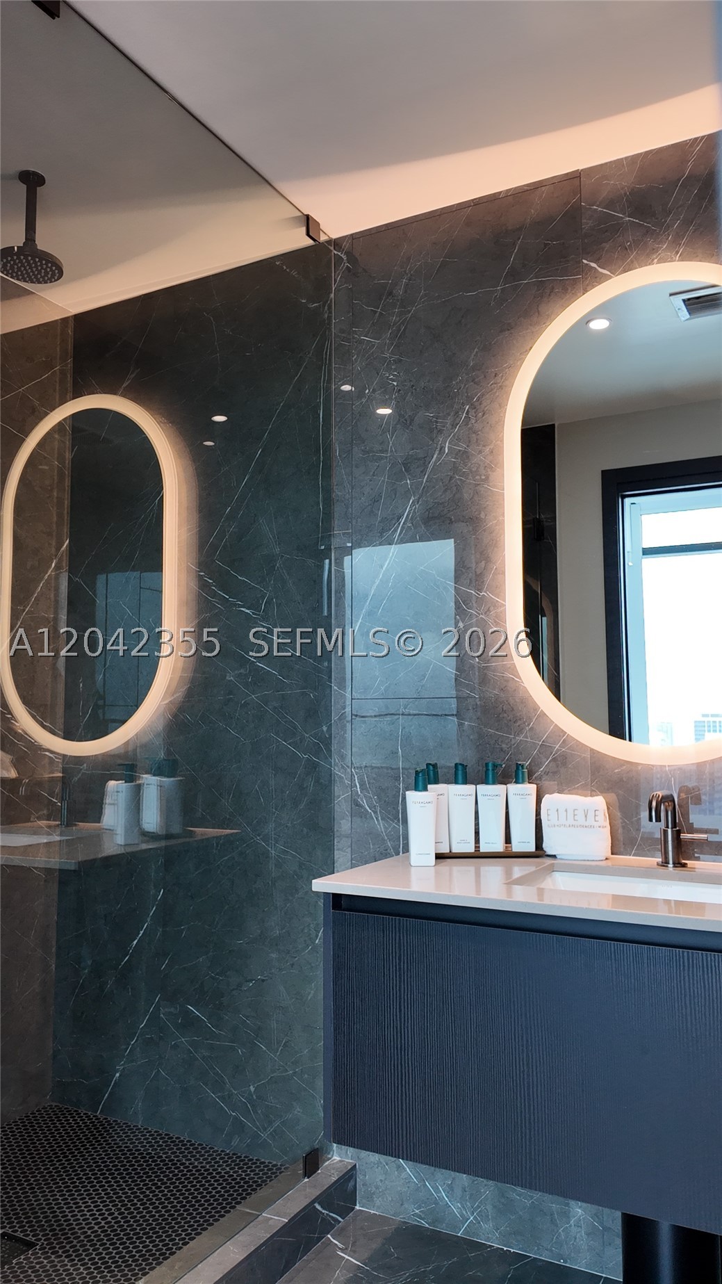 image E11EVEN Hotel & Residences8