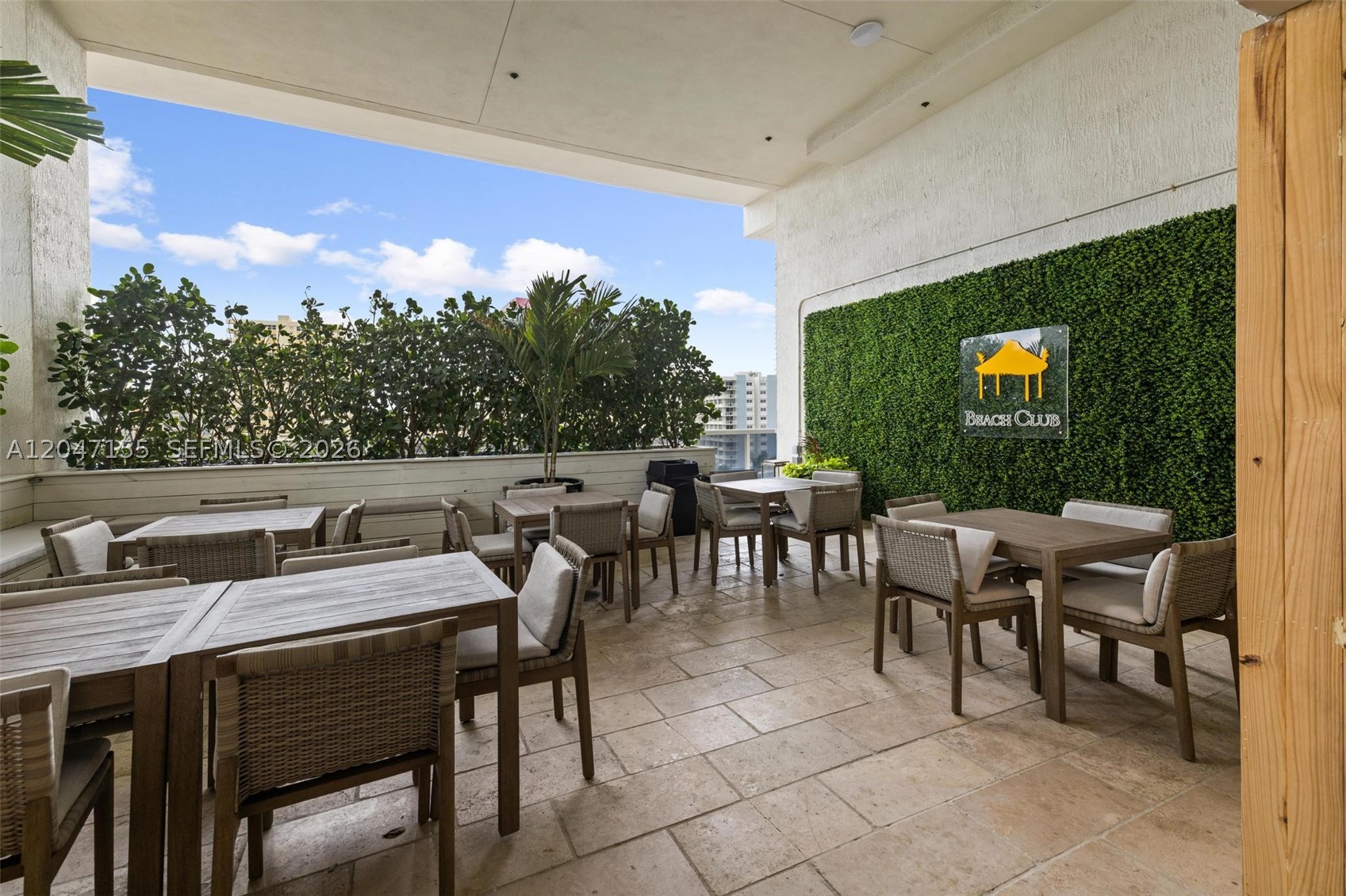 image Beach Club 245
