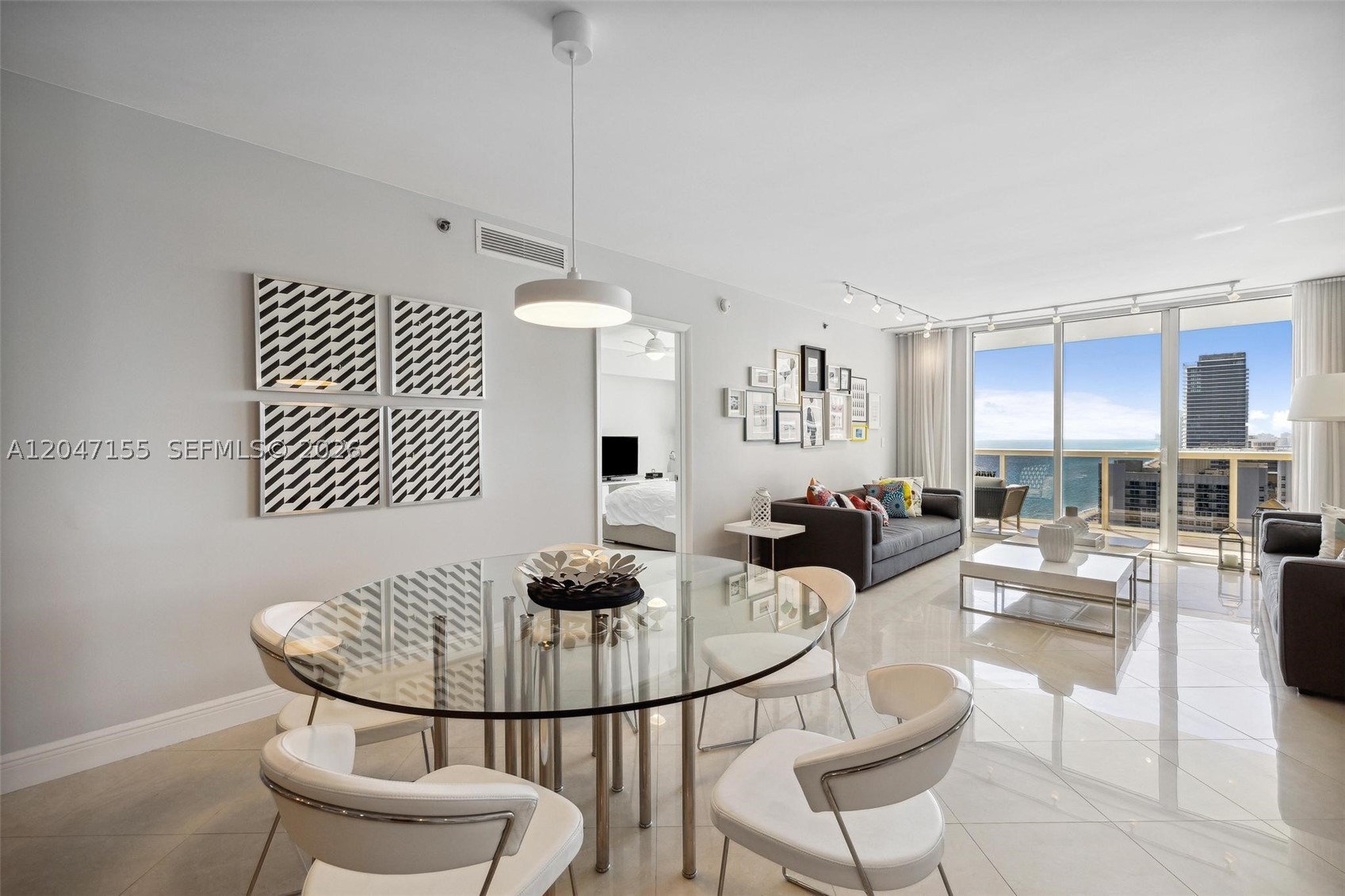 image Beach Club 25