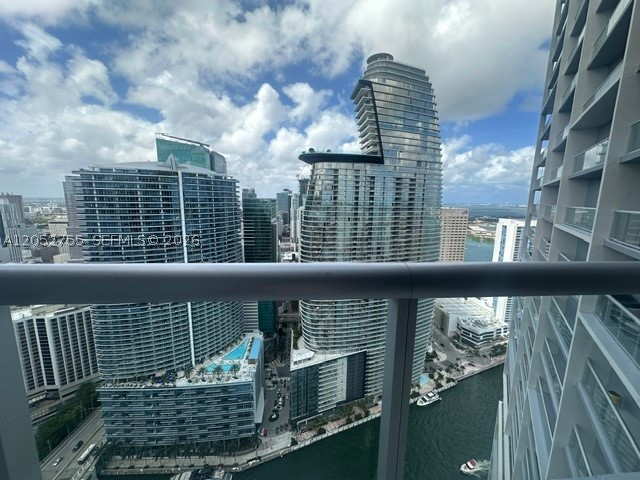 image Icon Brickell I24