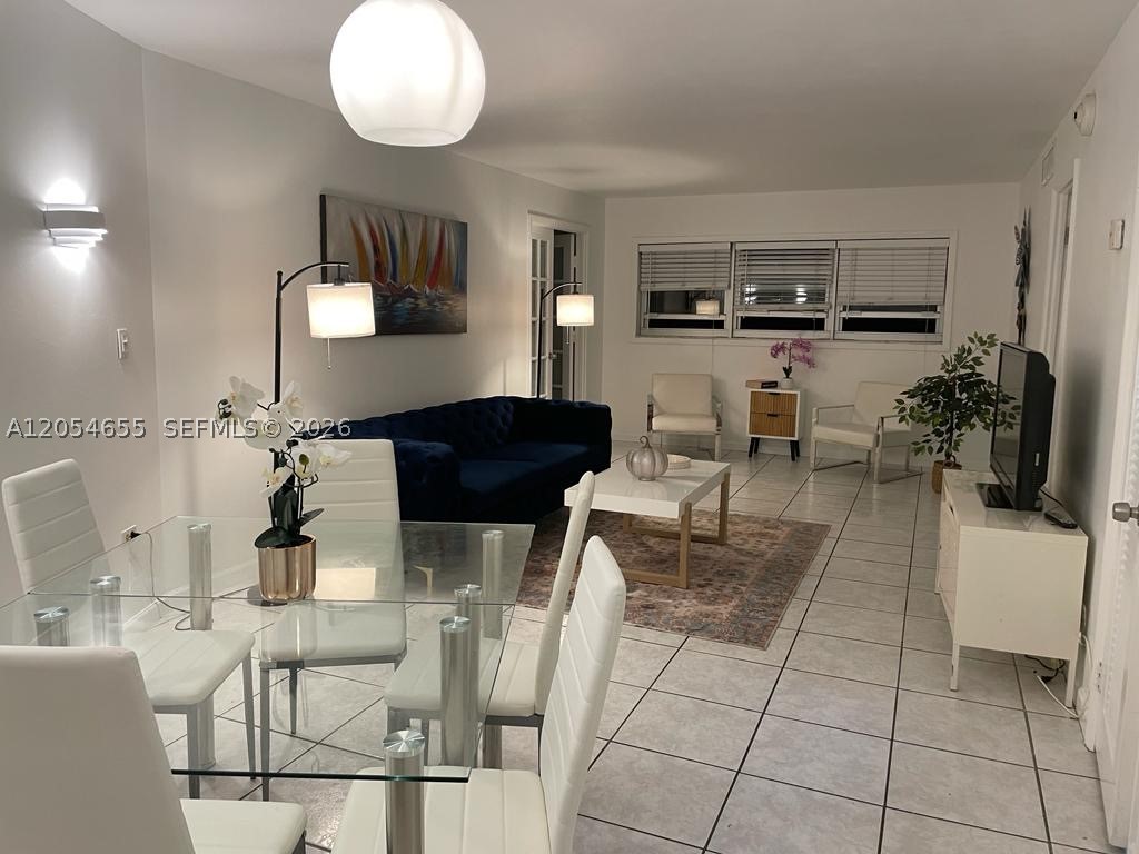 1881 Washington Ave #4D
