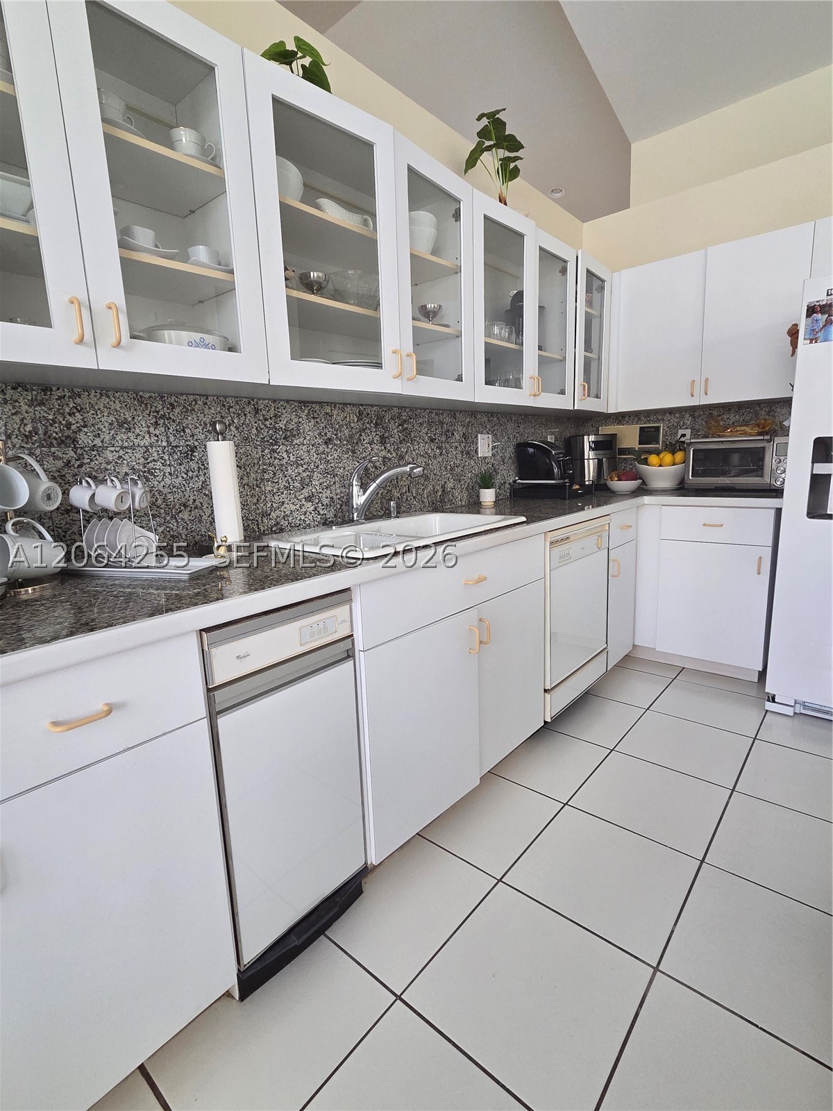 8235 SW 85th Ter Miami, FL 33143