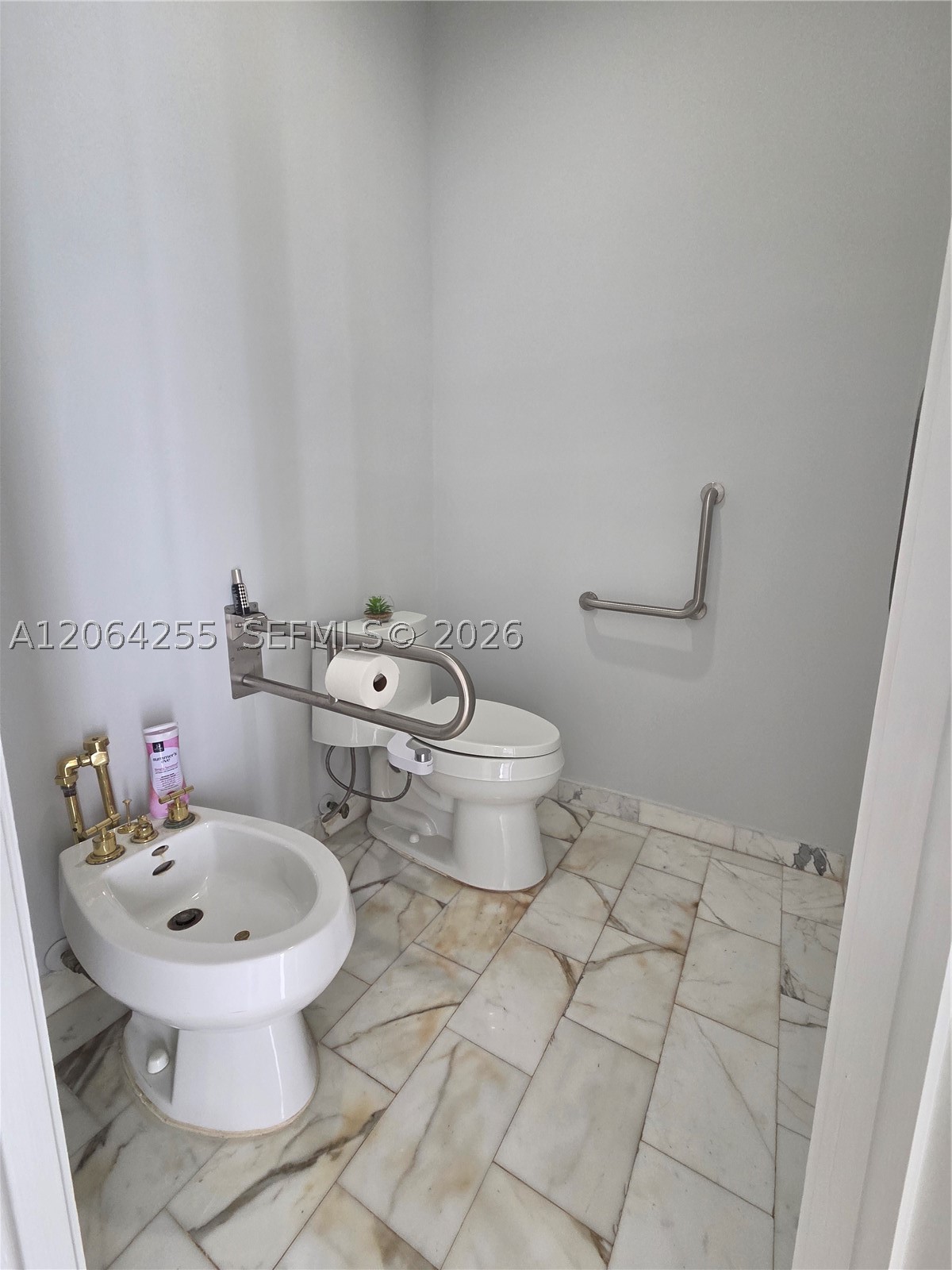 8235 SW 85th Ter Miami, FL 33143