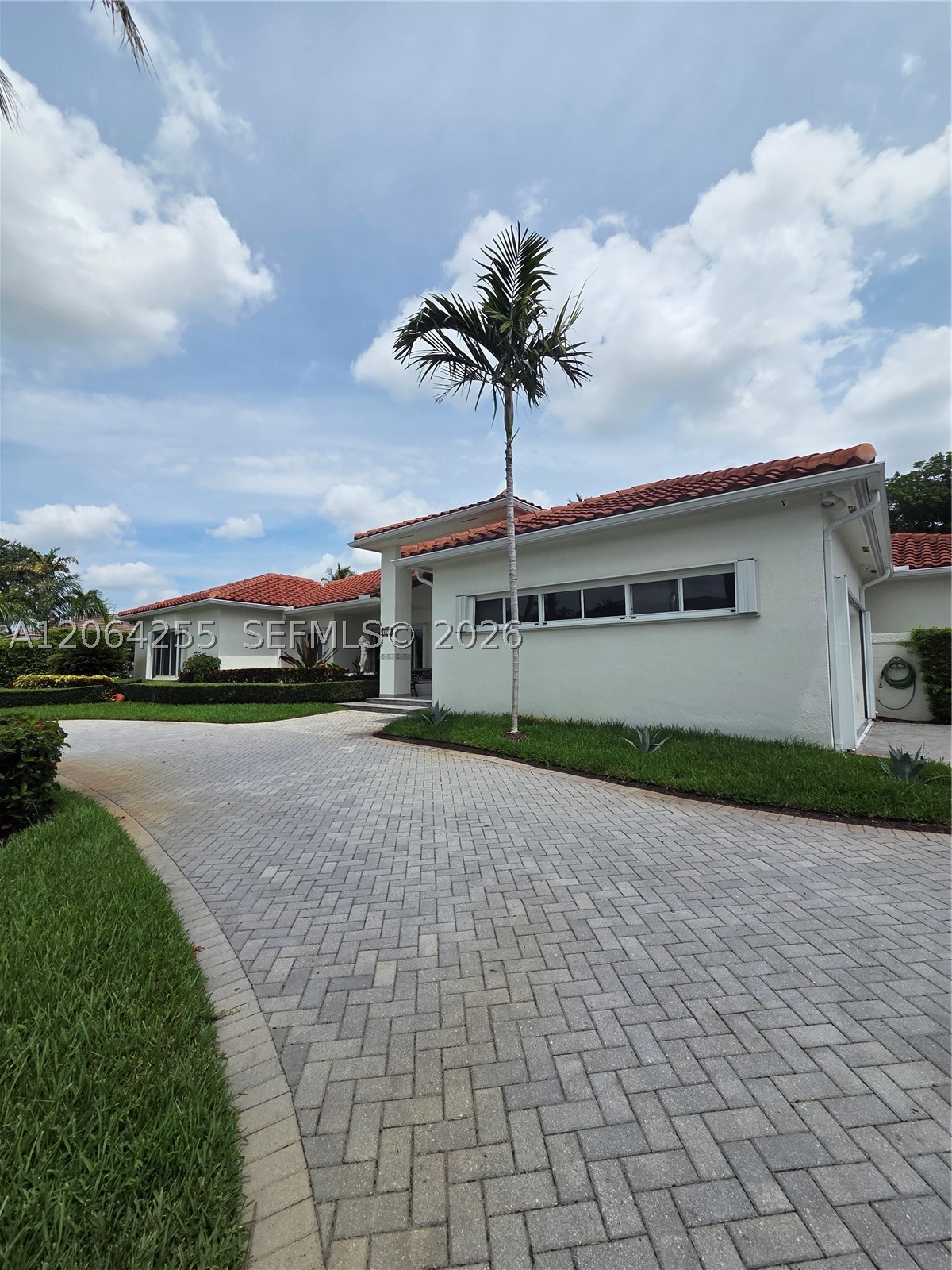 8235 SW 85th Ter Miami, FL 33143