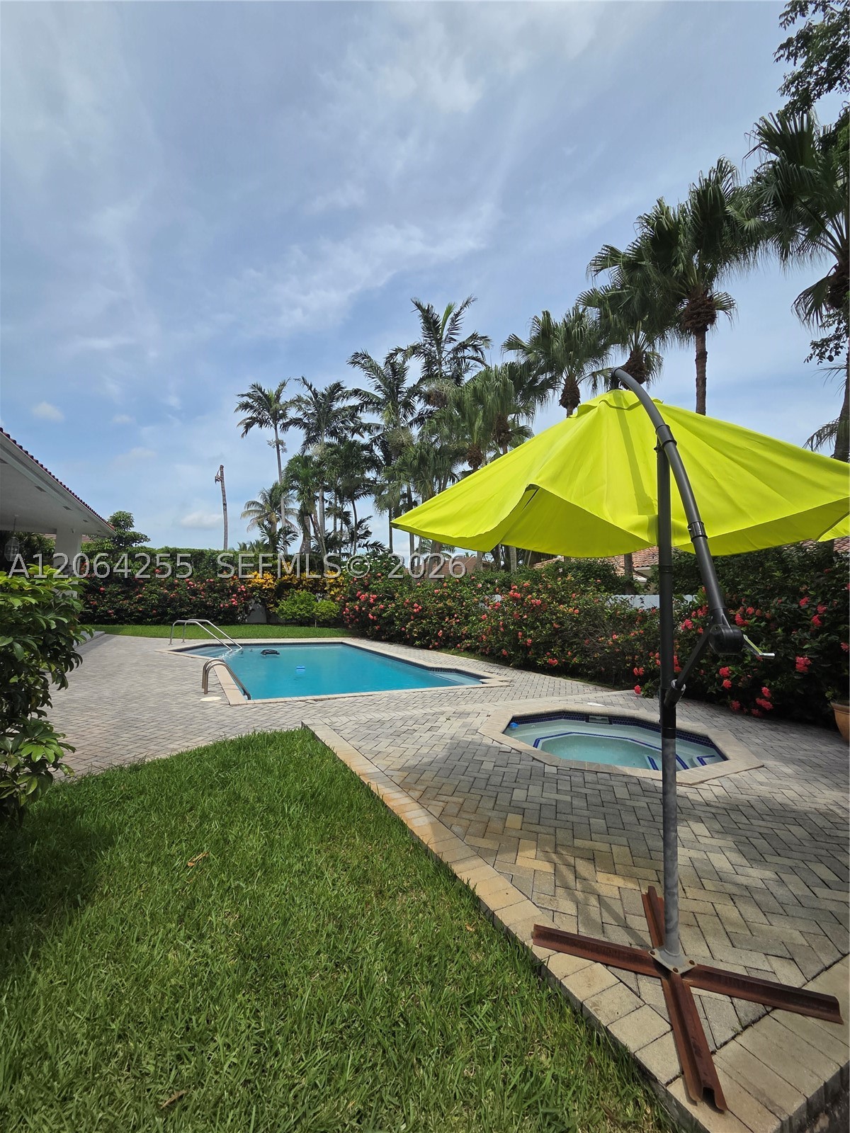 8235 SW 85th Ter Miami, FL 33143