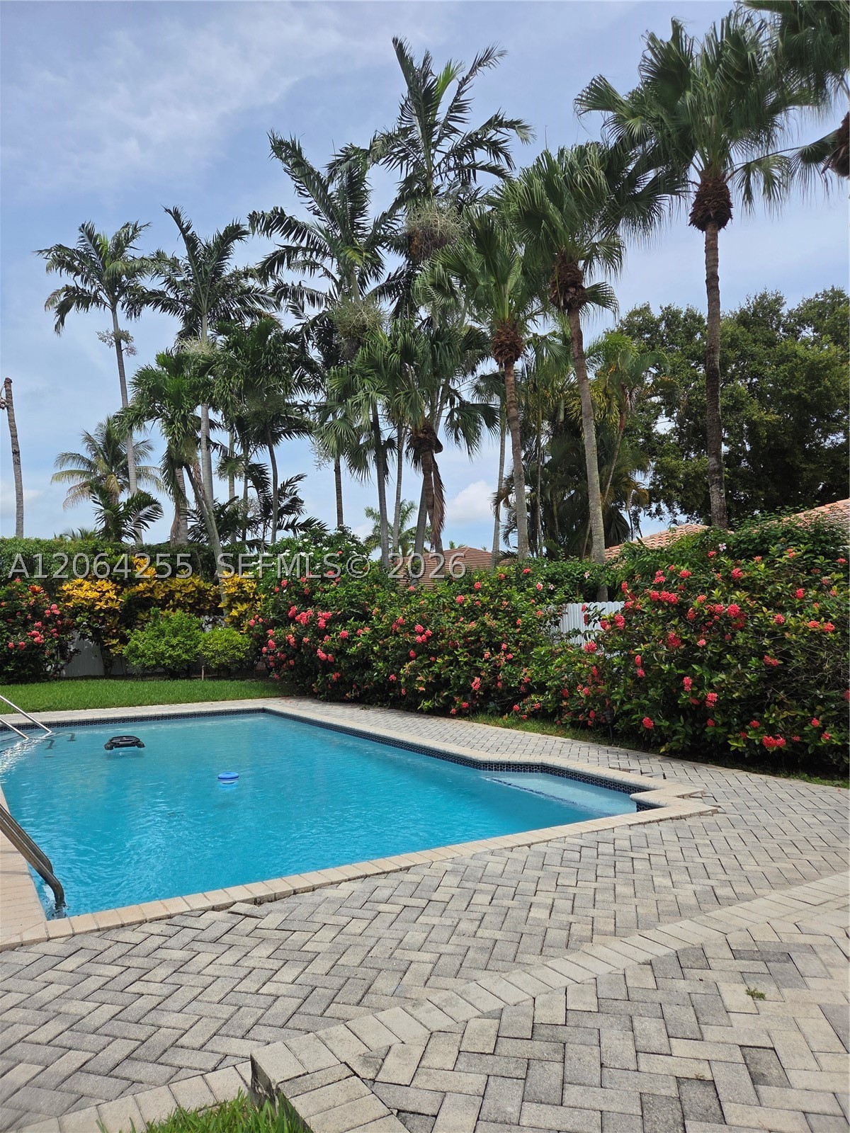 8235 SW 85th Ter Miami, FL 33143