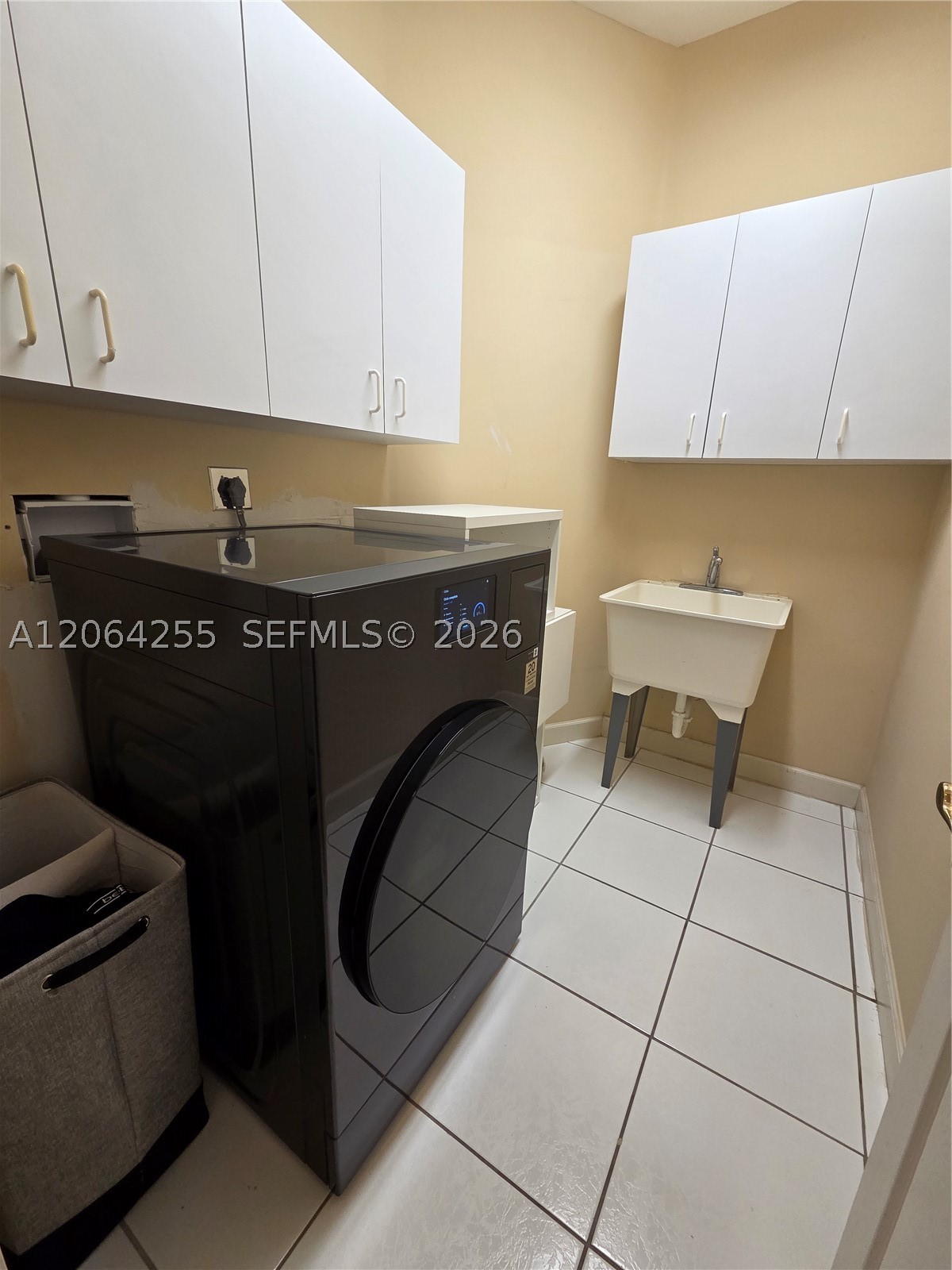 8235 SW 85th Ter Miami, FL 33143
