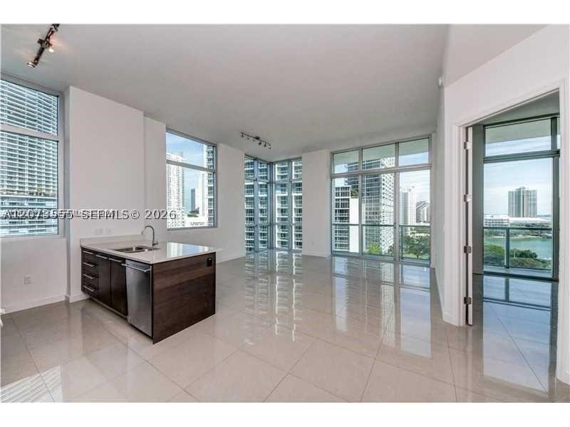 500 Brickell Ave #1101