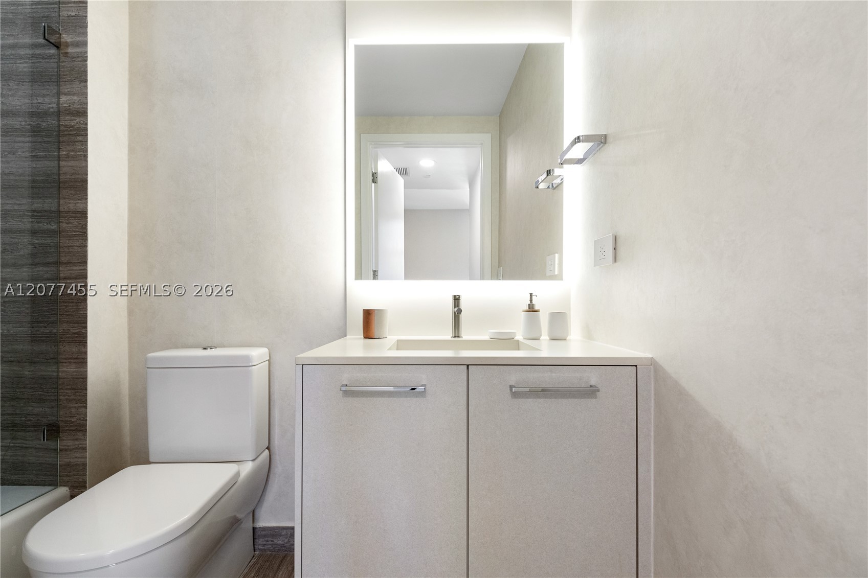1010 Brickell Ave #1701 Miami, FL 33131