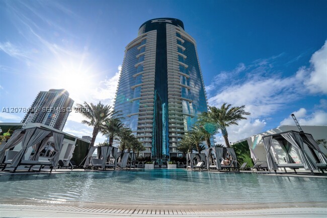 851 NE 1st Ave #3202 Miami, FL 33132