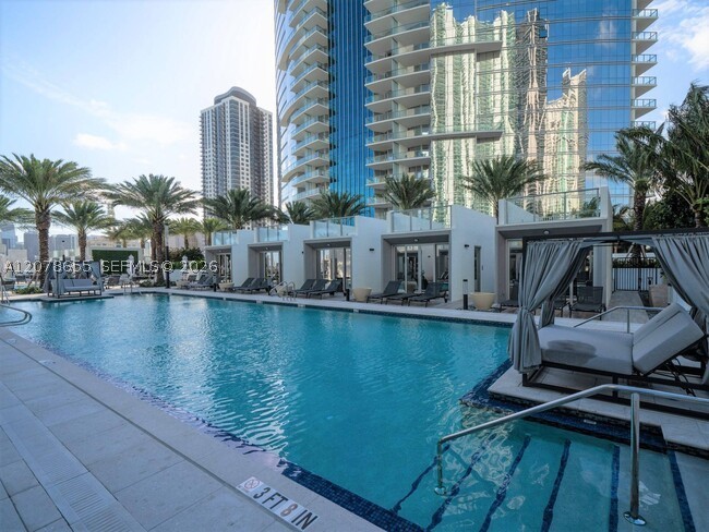 851 NE 1st Ave #3202 Miami, FL 33132