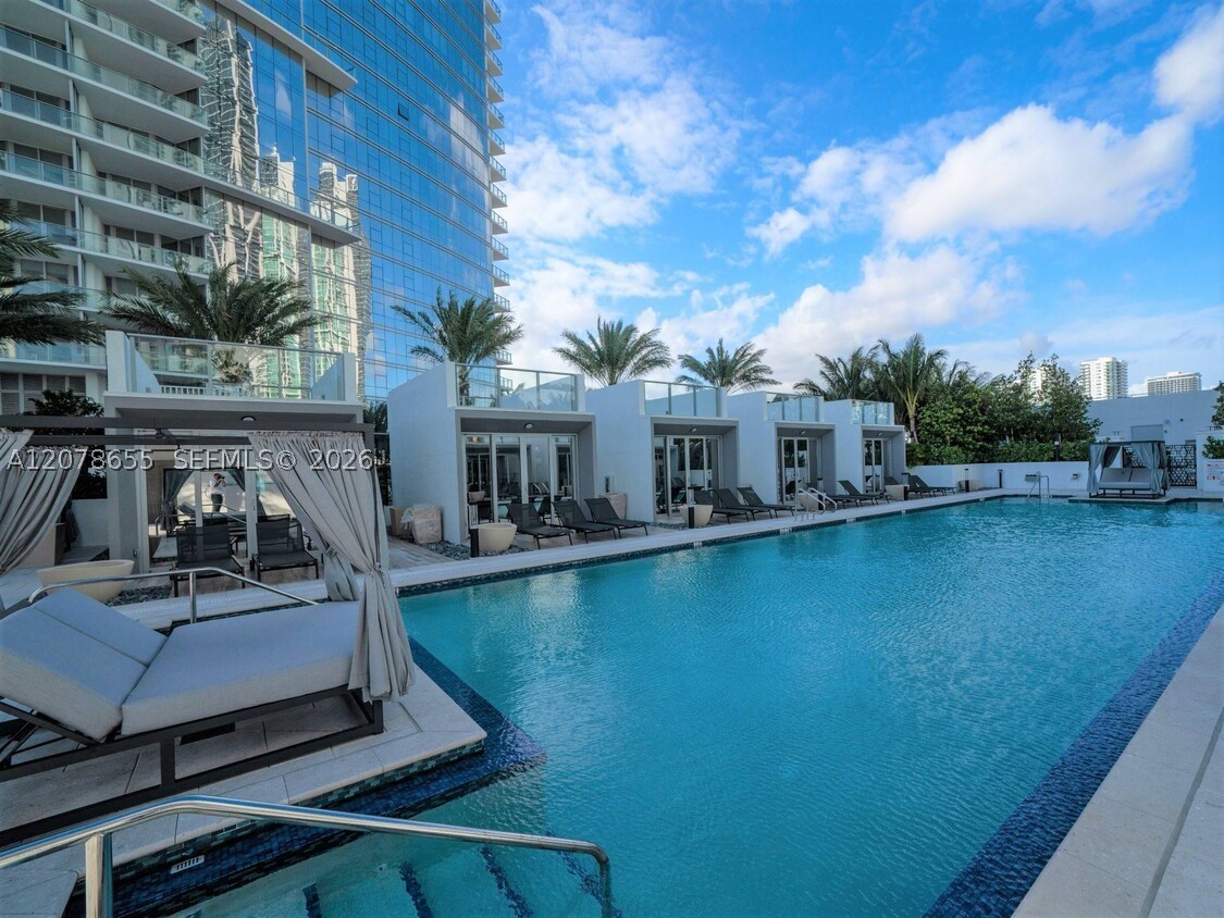 851 NE 1st Ave #3202 Miami, FL 33132