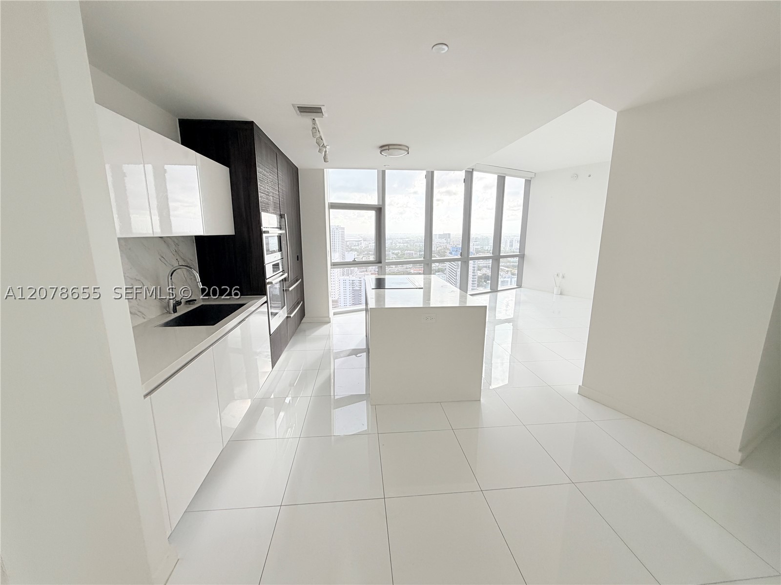 851 NE 1st Ave #3202 Miami, FL 33132