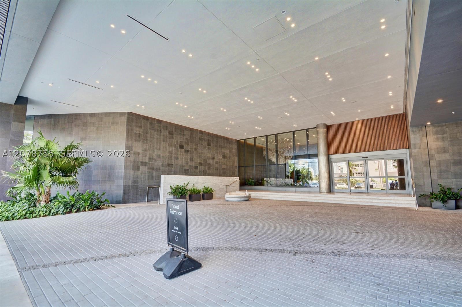 88 SW 7th St #1511 Miami, FL 33130