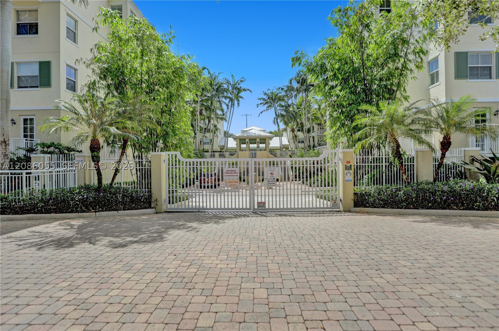 7564 SW 102nd St #211 Pinecrest, FL 33156