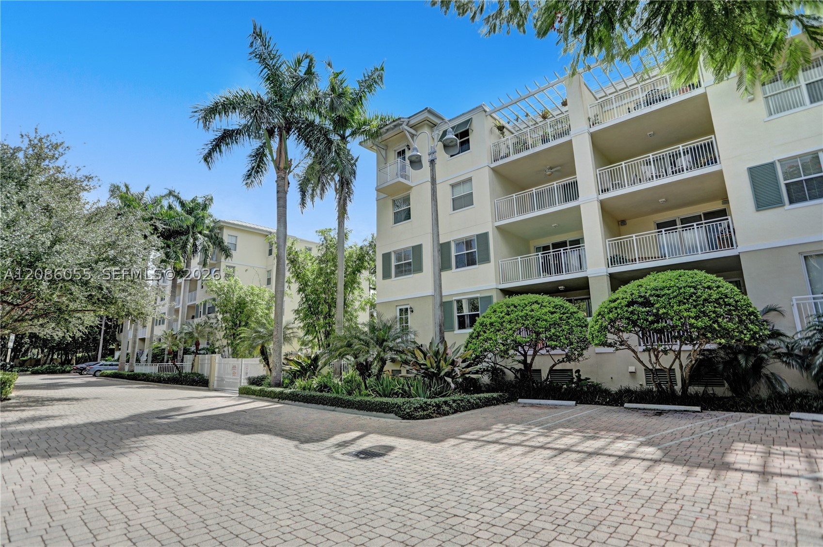 7564 SW 102nd St #211 Pinecrest, FL 33156