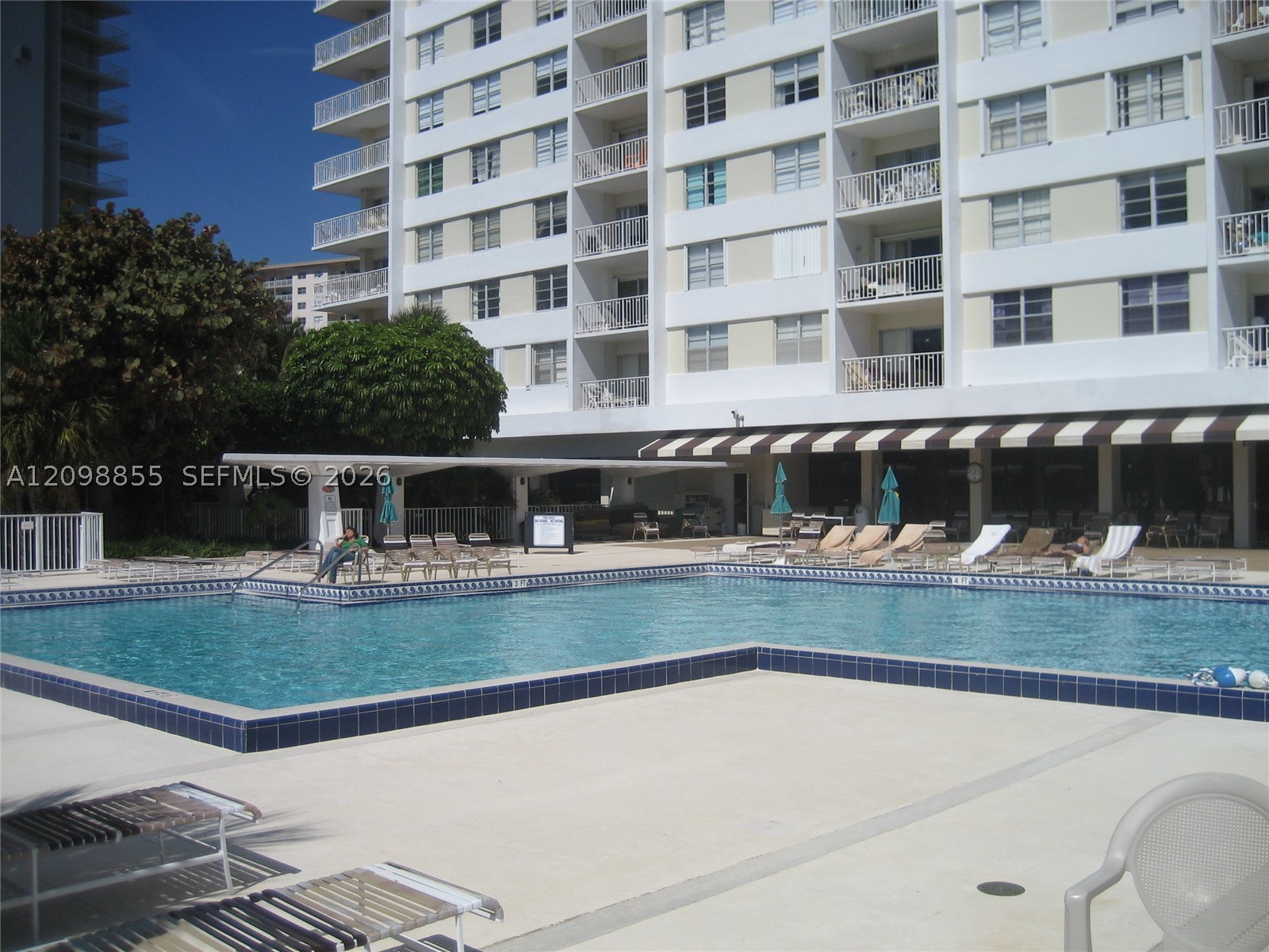 image Arlen House Condo16