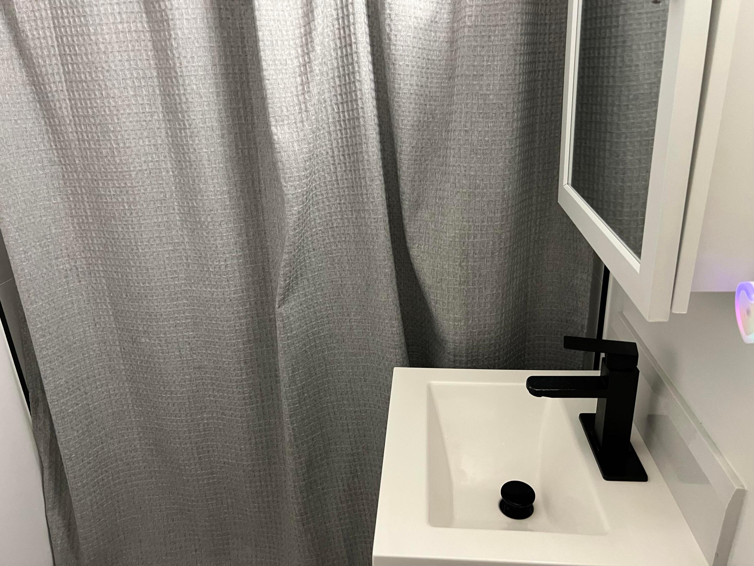 445 NE 109th #4 Miami, FL 33161