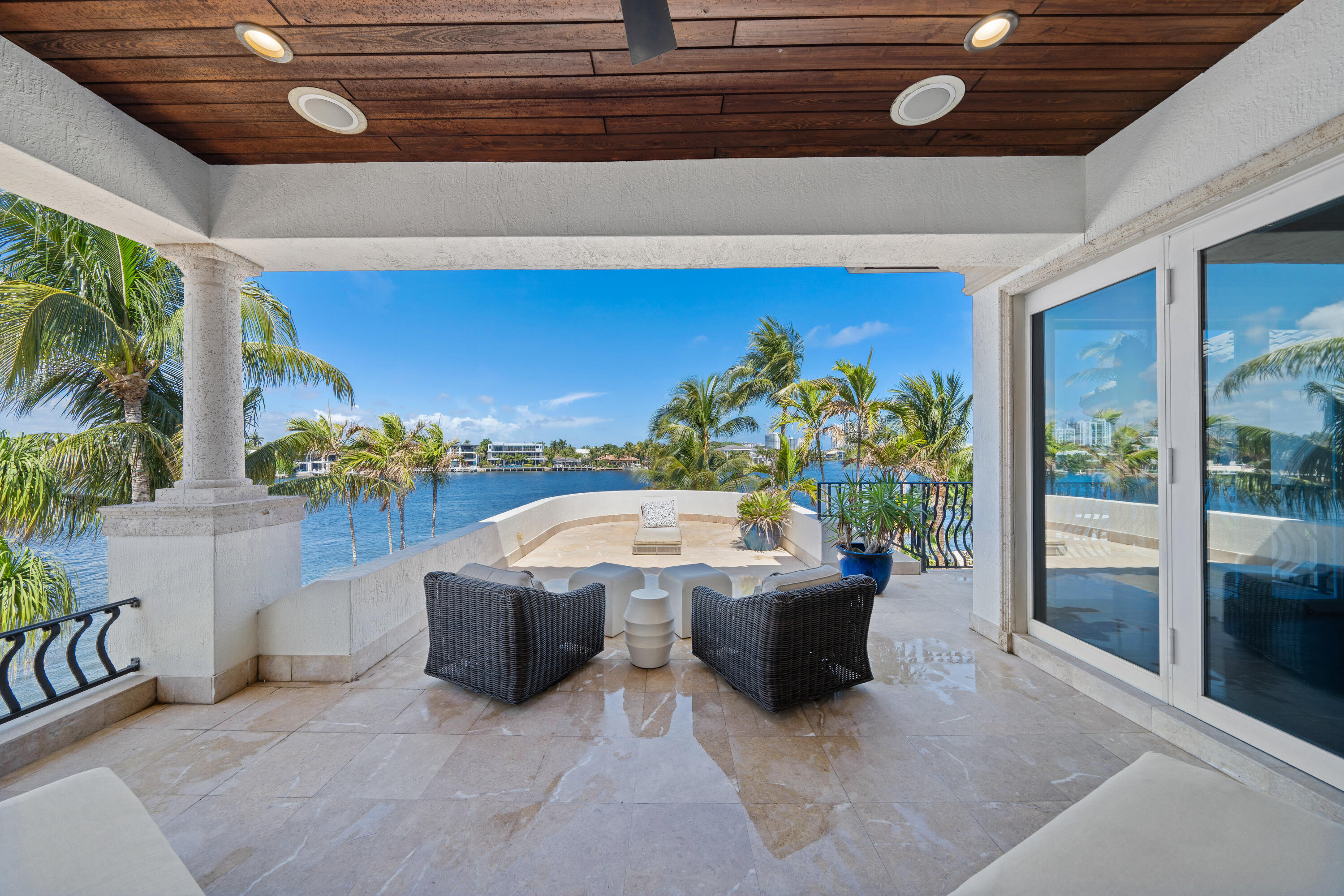 2593 SE 8th Pompano Beach, FL 33062