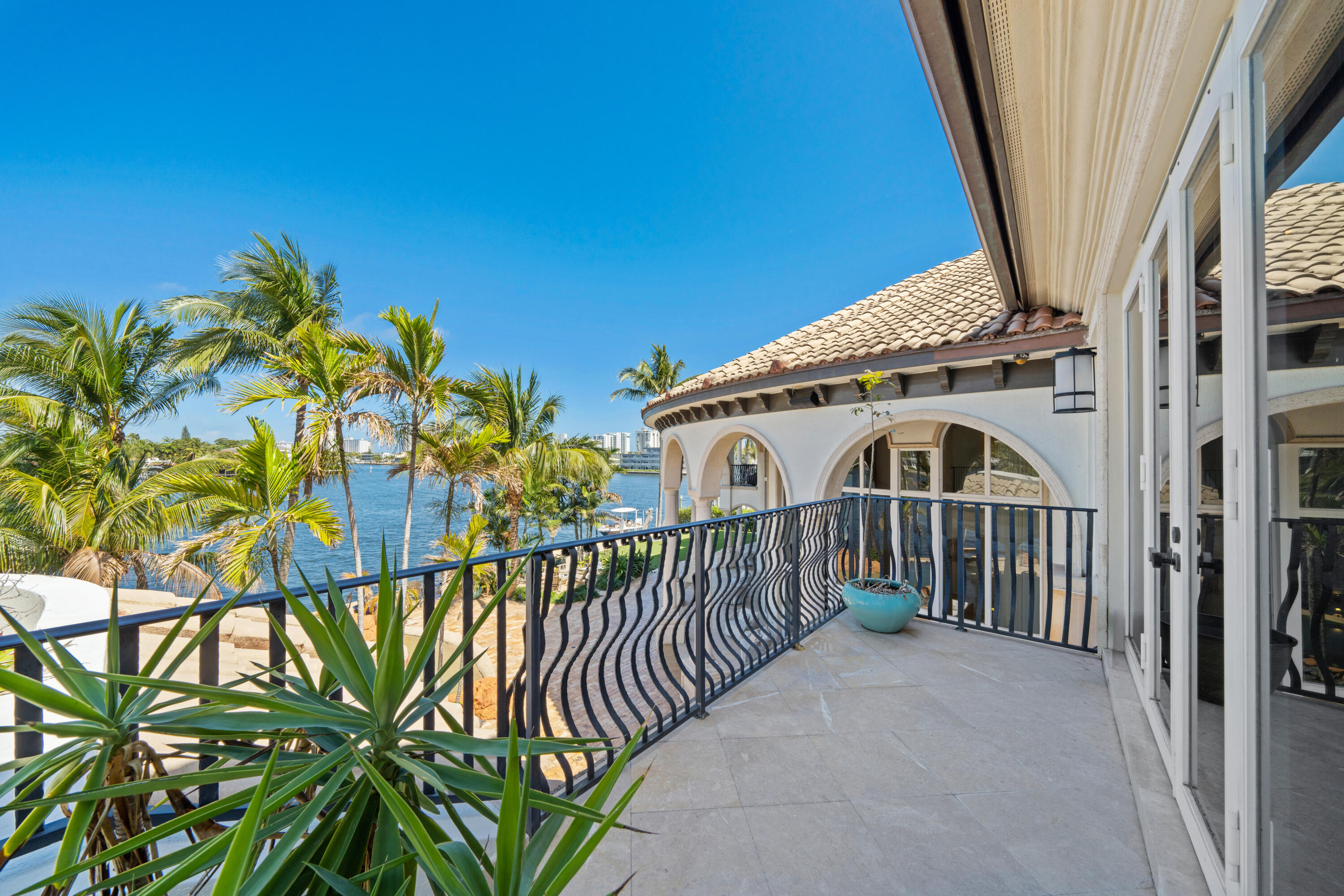 2593 SE 8th Pompano Beach, FL 33062