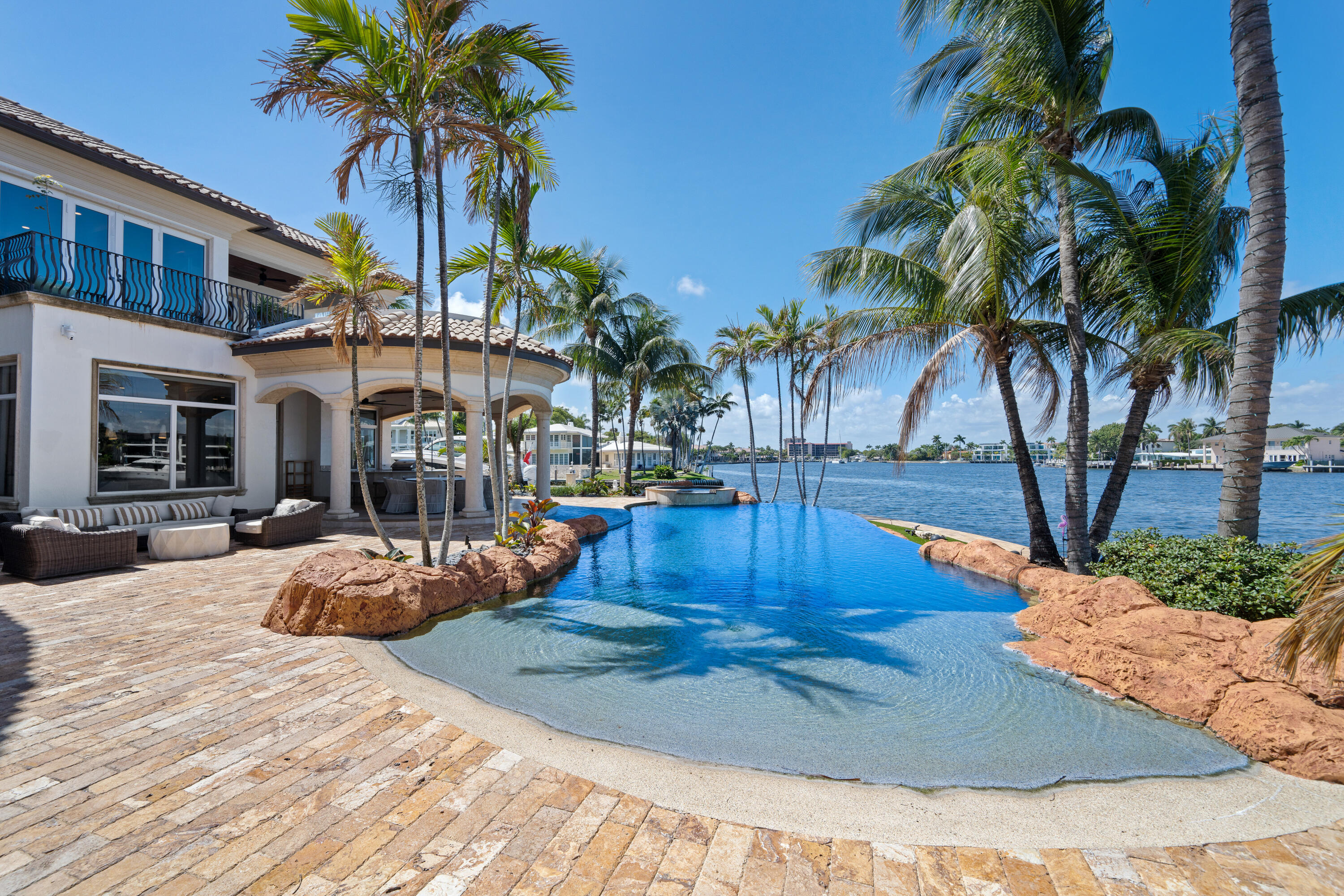 2593 SE 8th Pompano Beach, FL 33062